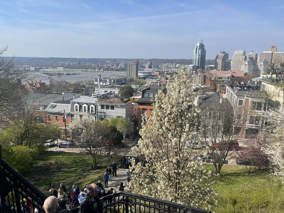 kmblitz8's tweet photo. Mount Adams looking over downtown Cincinnati, Ohio and Newport Ky, and Covington Ky. https://t.co/bW8vpG5zWM