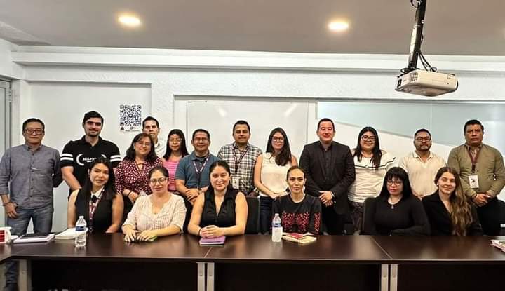 CEAPP_V's tweet image. 📢 Personal de CEAPP recibió la capacitación "Clasificación de Información: Confidencial y Reservada"  🗃️ por el Secretario de Acuerdos del #IVAI con el objetivo de fortalecer la #transparencia y garantizar el acceso a la información pública.🗞️📰
#Periodismo #Capacitación