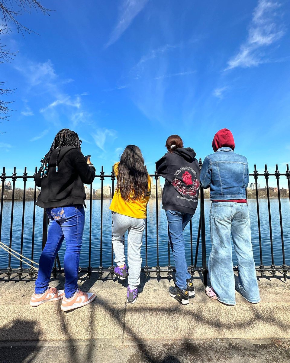 CIOBCitywide's tweet photo. Immersing themselves in the world of art at the Guggenheim, @LyonsBklyn students embarked on an inspiring journey of creativity and discovery. 🎨✨ #LyonsCommunity #Guggenheim #ArtEducation @NYCSchools @DOEChancellor @Guggenheim @ruxdanika @nycoasp https://t.co/DCGXGDLf91