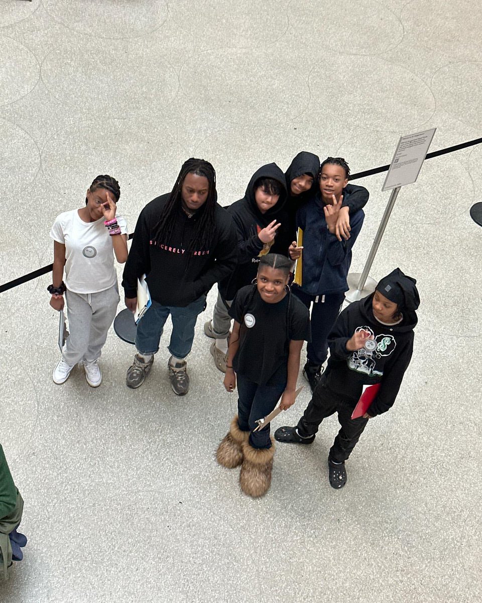 CIOBCitywide's tweet photo. Immersing themselves in the world of art at the Guggenheim, @LyonsBklyn students embarked on an inspiring journey of creativity and discovery. 🎨✨ #LyonsCommunity #Guggenheim #ArtEducation @NYCSchools @DOEChancellor @Guggenheim @ruxdanika @nycoasp https://t.co/DCGXGDLf91