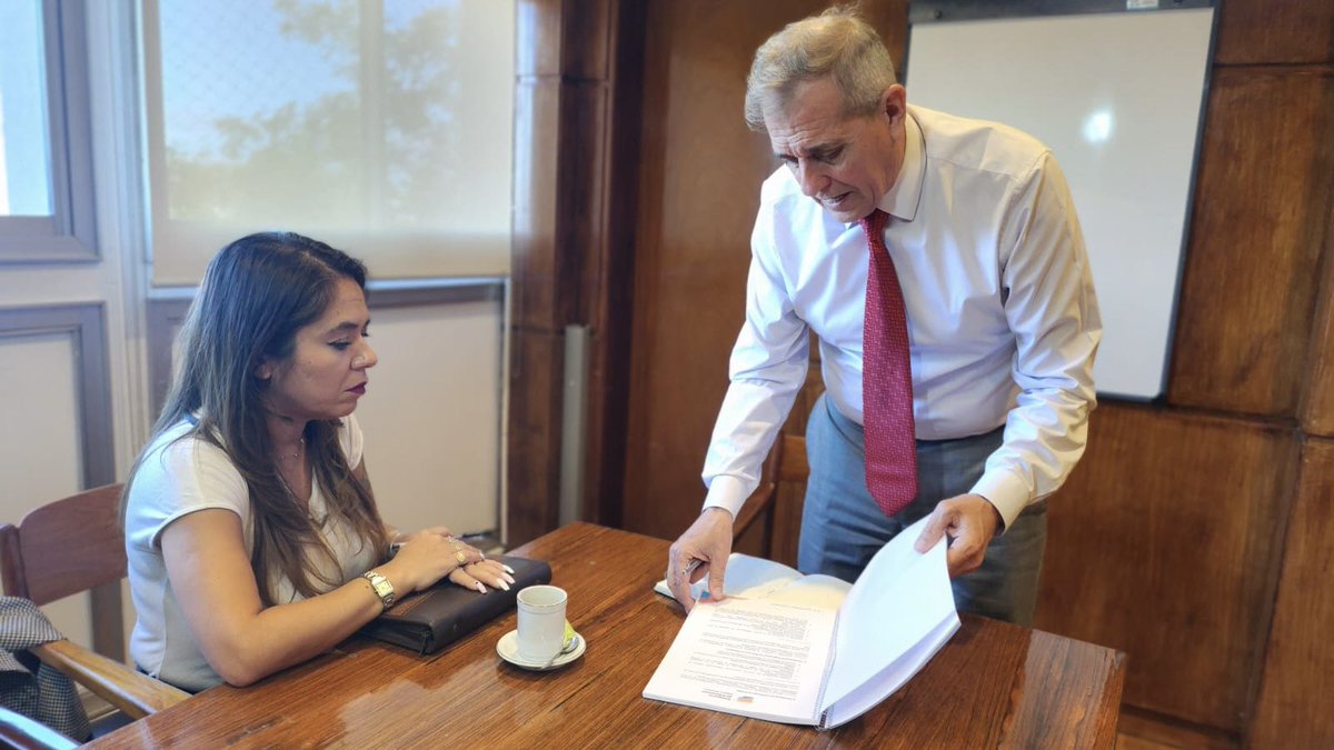 tatyanaale's tweet image. Hoy me reuní con el ministro de Educación @joseluispunta, para charlar sobre los cambios introducidos por esta gestión en materia educativa, sobre el funcionamiento de las EPJA, sobre los comedores escolares, donde le manifesté que estoy trabajando un proyecto +

@EducacionChubut