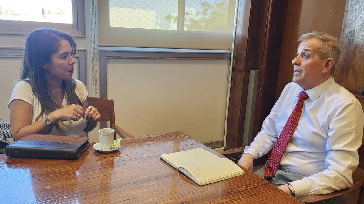 tatyanaale's tweet image. Hoy me reuní con el ministro de Educación @joseluispunta, para charlar sobre los cambios introducidos por esta gestión en materia educativa, sobre el funcionamiento de las EPJA, sobre los comedores escolares, donde le manifesté que estoy trabajando un proyecto +

@EducacionChubut