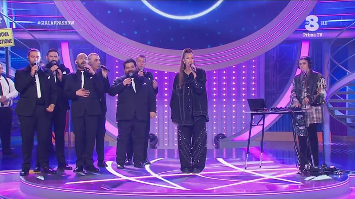 Nina Zilli feat. Sarafine e Neri per Caso - Barbie Girl (con le inquadrature a 45° in stile Anni 90)... #GialappaShow