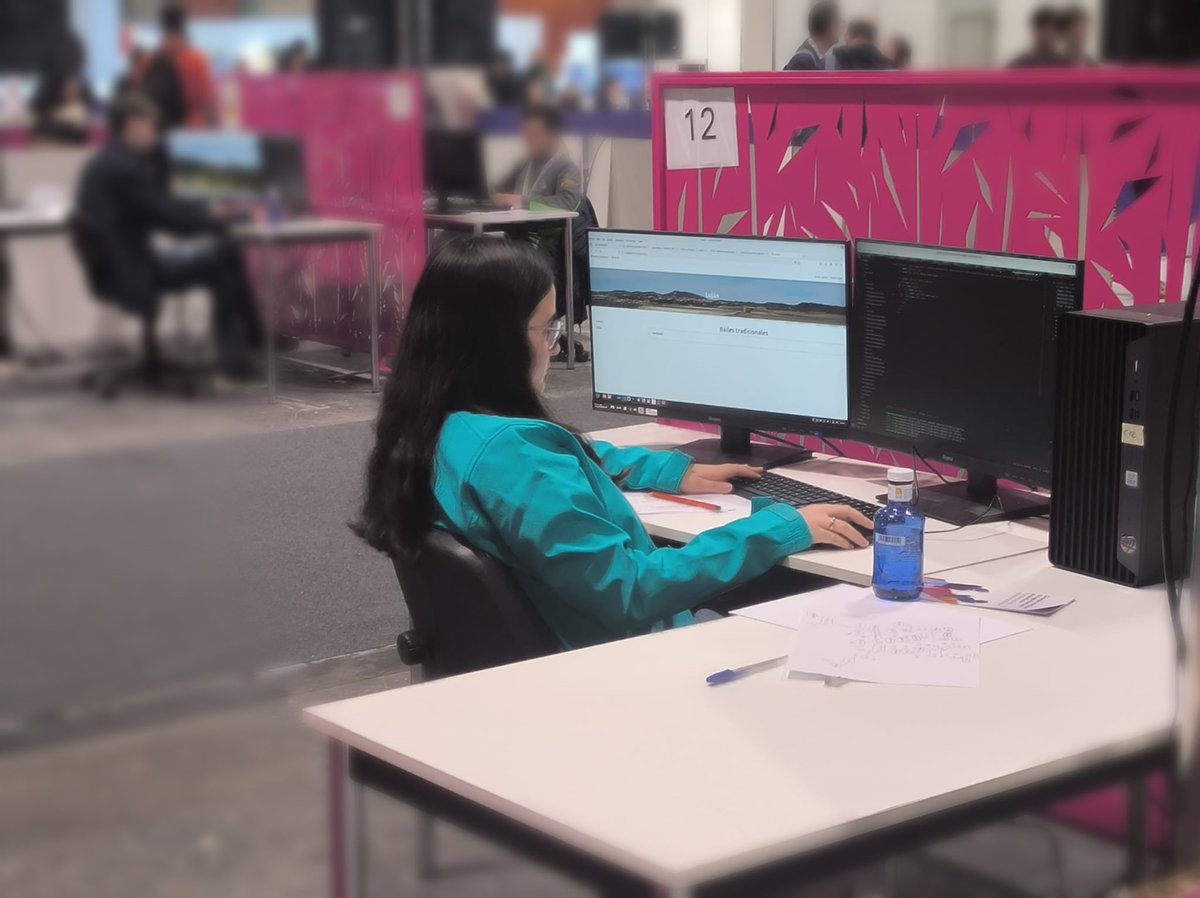 jesuitasrioja's tweet photo. Primer día de competición en #spainskills24. Lucía, nuestra representante en la Skill de Desarrollo Web ha diseñado la base de datos y ha realizado la interface de usuario de la aplicación que debe realizar, una aplicación web para contribuir con los pueblos de la España vaciada. https://t.co/AVe8iJNcl8