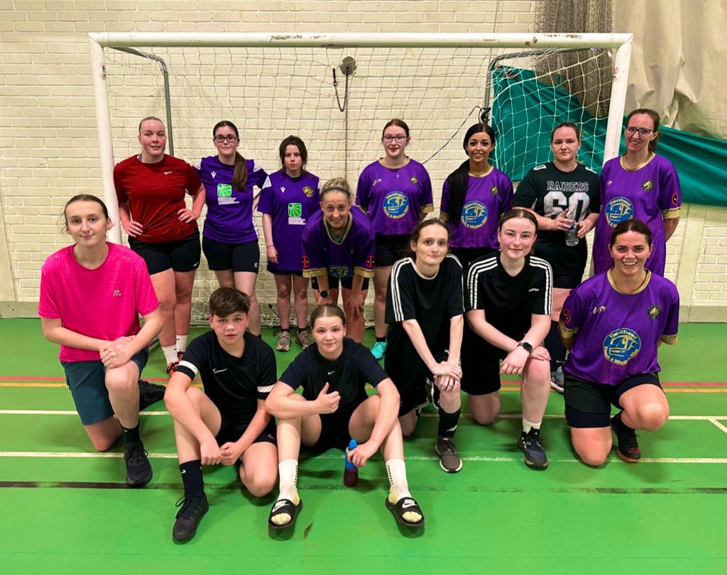 Good night refereeing a great game of Woman’s #Futsal between our @FCUtdofWxm Women’s & Connah’s Quay Tiger’s. Well done both teams 👊💜⚽️