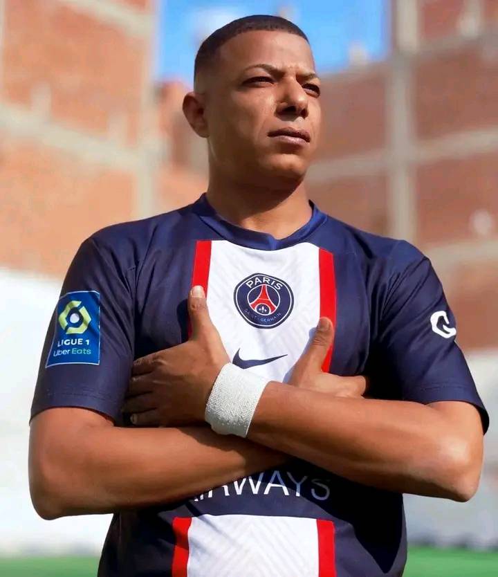 Mbappé qui a joué contre Barcelone aujourd'hui : #PSGBAR/#UCL