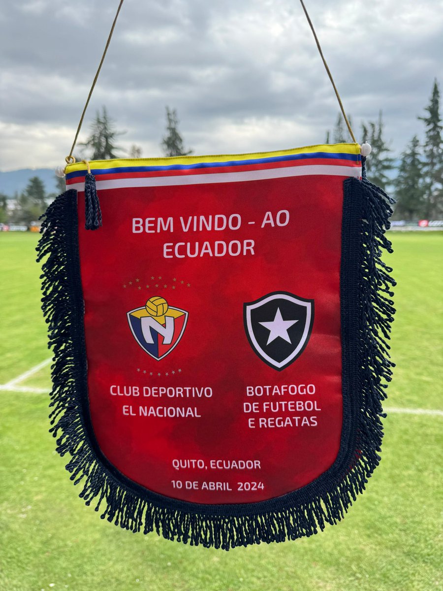 Botafogo é recepcionado no CT do El Nacional para o último treino antes do jogo com a LDU. ⭐️🇪🇨 #VamosBOTAFOGO
