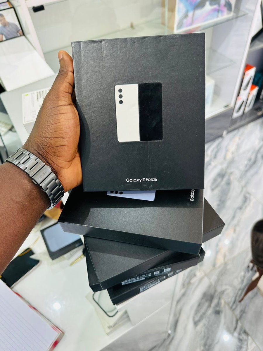 SWEET DEALS✅✅ Samsung Fold 5 512GB Factory Unlocked 16,000 cedis We do nationwide delivery 🚚 Please retweet 🙏🏿🙏🏿 ☎️ 0541427156