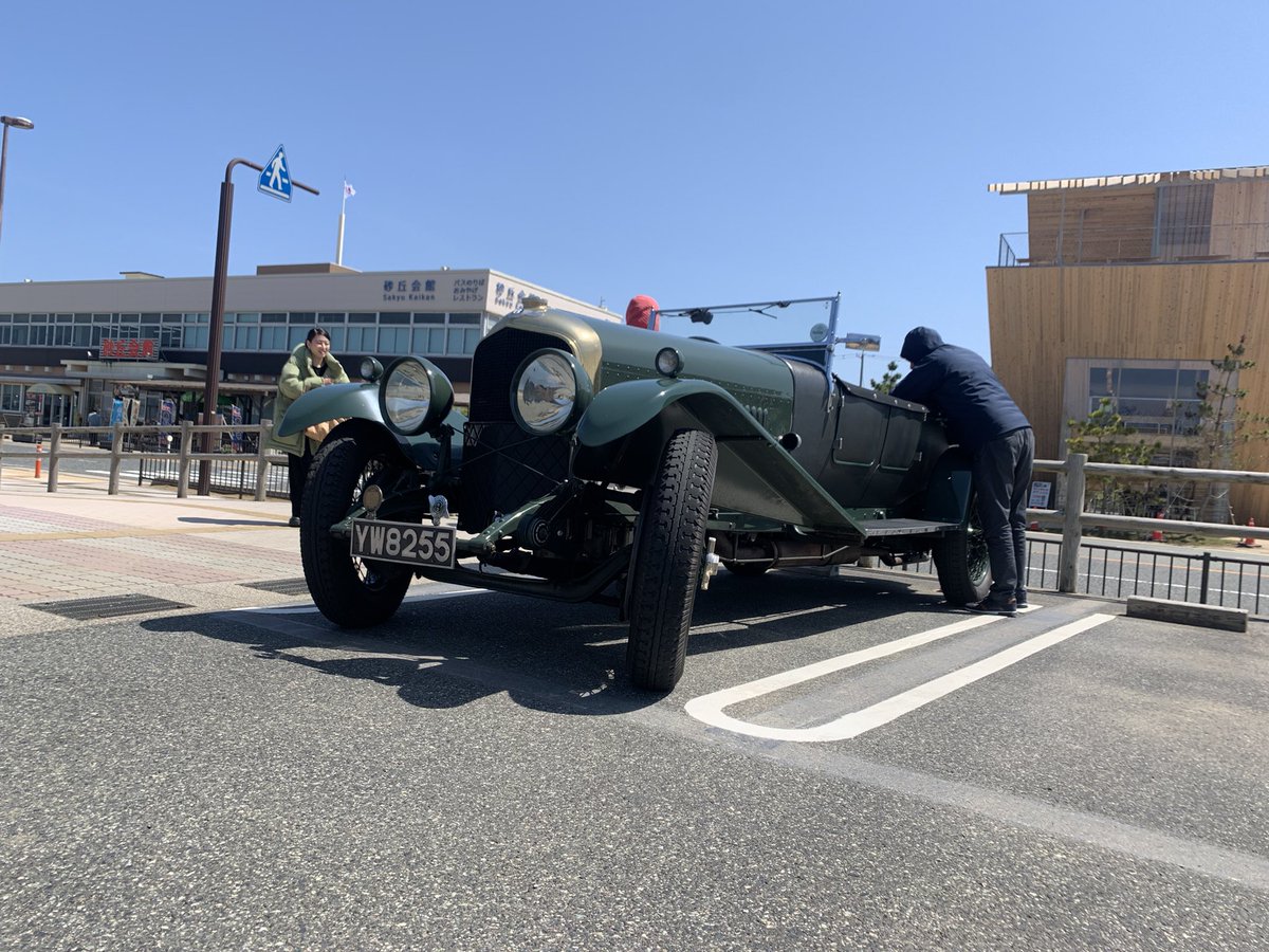 鳥取砂丘に英国からベントレーがやってきた。