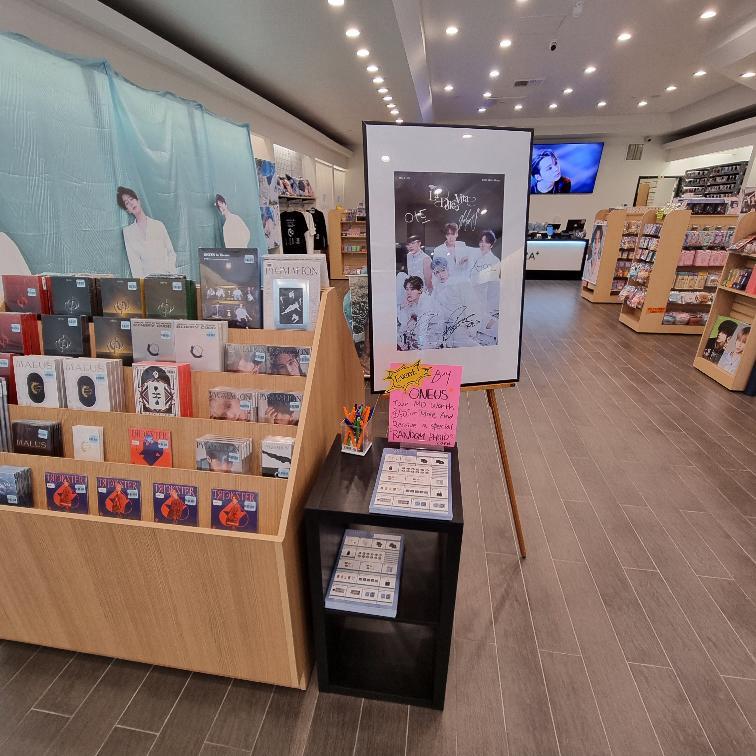 musicplaza_la's tweet image. ONEUS IS VISITING MUSIC PLAZA SOON!!🤩

HOURS : APRIL 10TH, 4:30PM
LOCATION : [MUSIC PLAZA, 3F]
928 S. Western Ave. #307, Los Angeles, CA 90006

Music Plaza is honored to be ONEUS’s La Dolce Vita Official Pop-Up store in USA!✨

#oneus #musicplaza #popupevent #losangeles