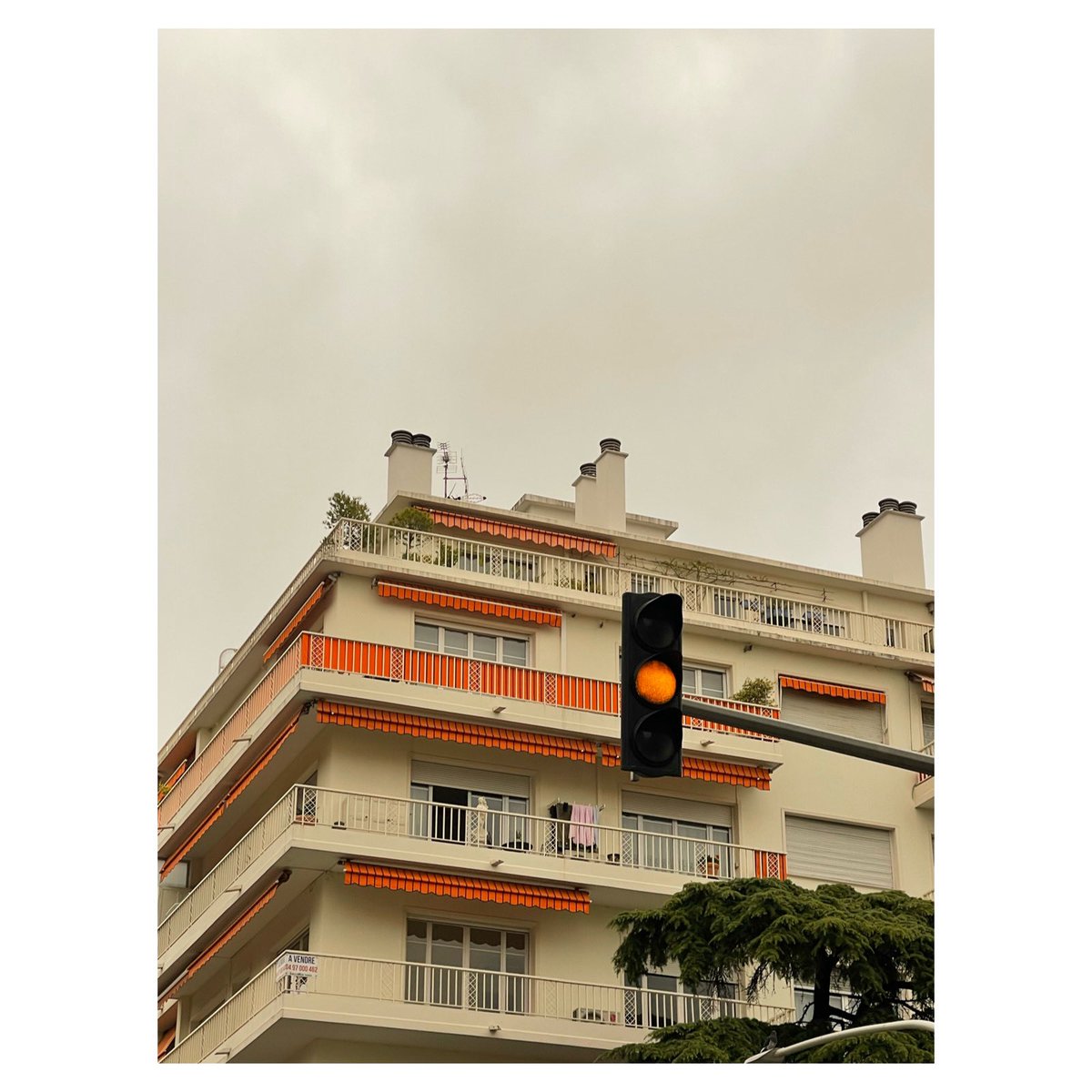 Nice 31.3.24 #nicefrance #villedenice #niceexplore #provencealpescotedazur #alpesmaritimes #architecture #architecturephotography #igersfrance #igersnice #maregionsud #wipplay #grainedephotographe #reponsephoto #weekend #orangeisthenewblack #archidaily