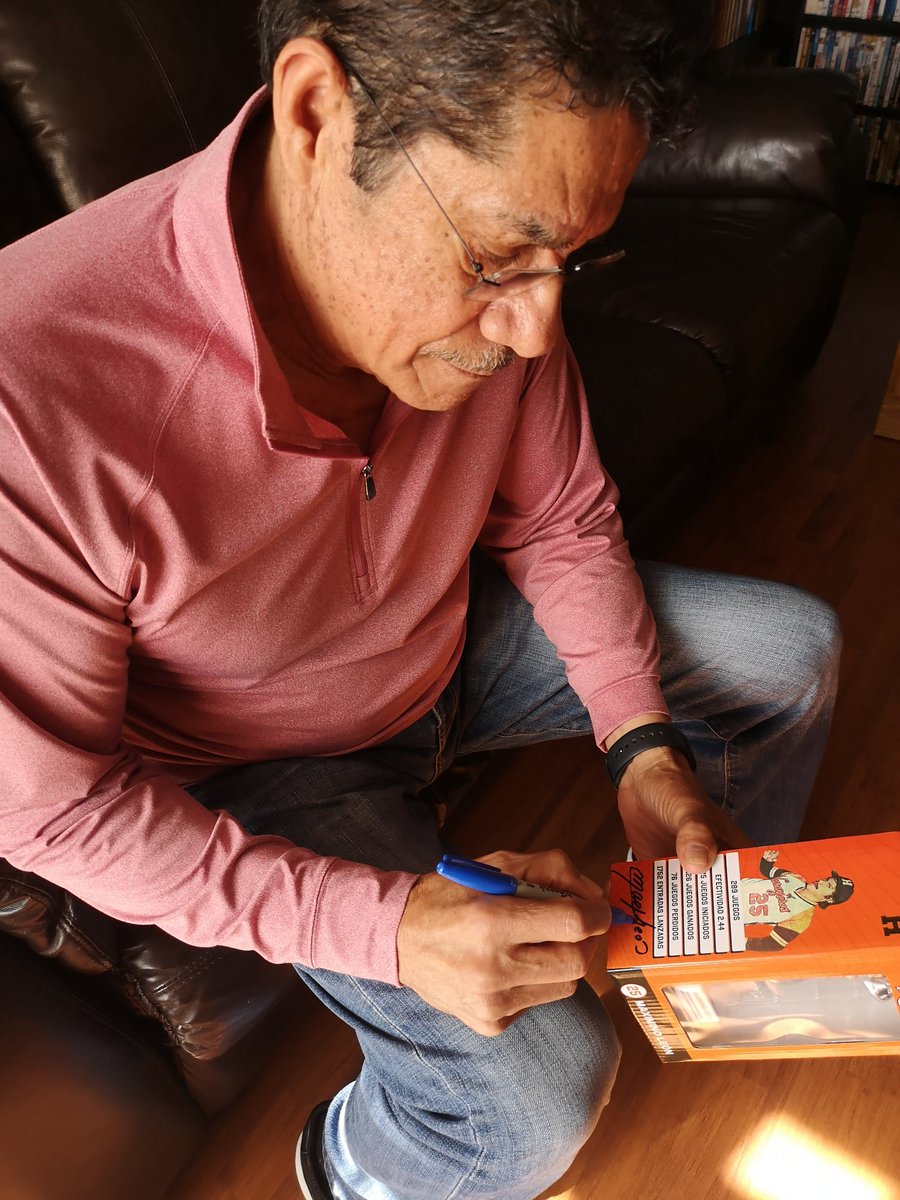 BeisNostalgia's tweet image. 📢¡ATENCIÓN DE GIVEAWAY! 📢

Vamos a rifar una pelota firmada por Maximino León.

Todo lo que hay que hacer es:  

1. Seguir a @BeisNostalgia
2. RT a este post 
3. Comentar el año en el que debutó Maximino en Grandes Ligas (sólo respuestas correctas serán tomadas en cuenta).

El…