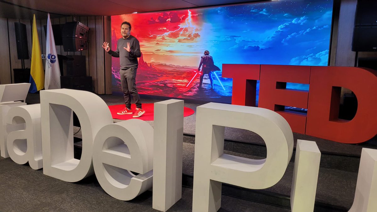 bienpensado's tweet photo. Hablando del Futuro de la #InteligenciaArtificial y los #DerechosHumanos en el TEDx Defensoría del Pueblo en Bogotá. @DefensoriaCol @TEDx https://t.co/lMmoqy3THh