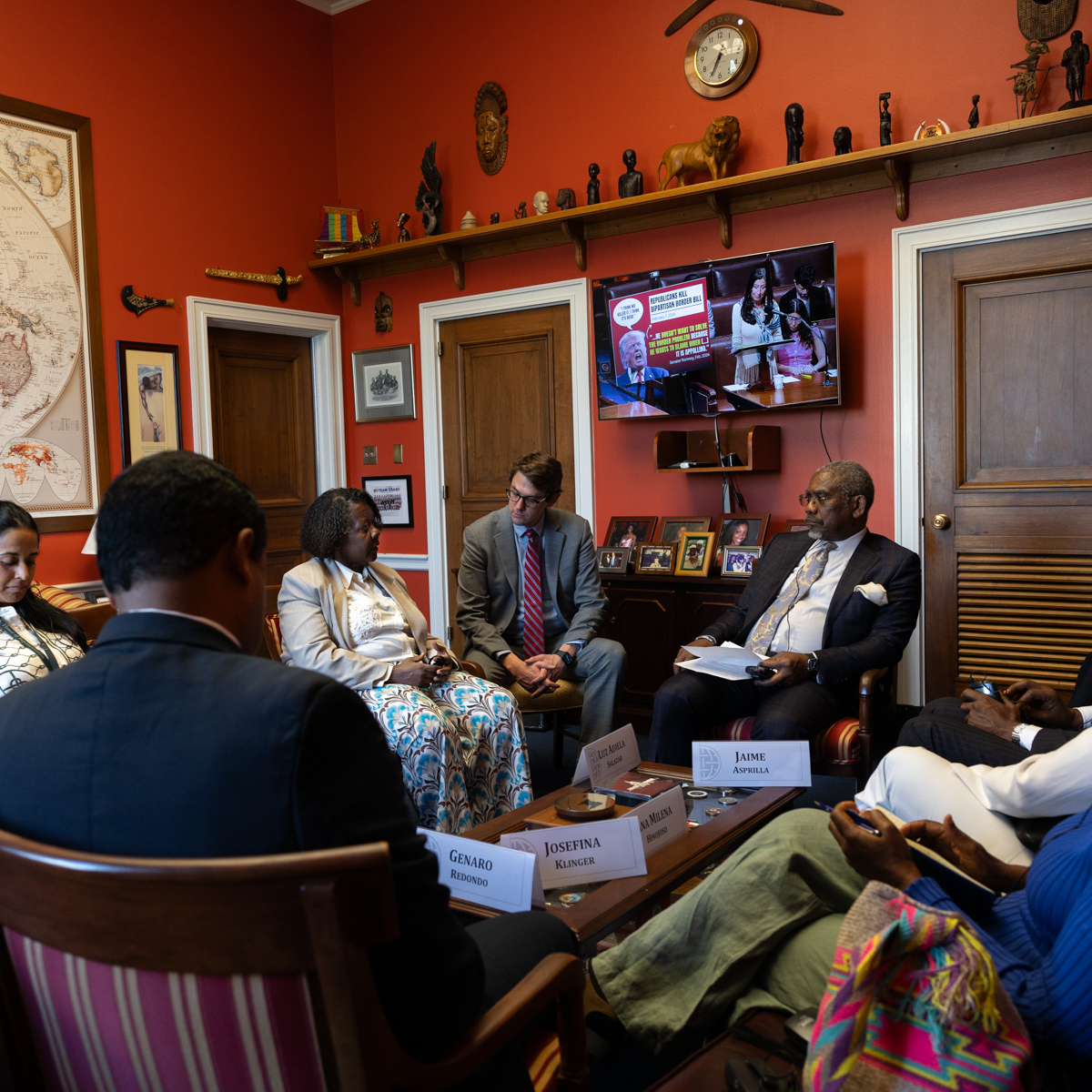RM @RepGregoryMeeks: Great to meet with @AtlanticCouncil’s AMUNAFRO delegation of Colombian mayors and civil society today to discuss the crucial peace accord and ethnic chapter in Colombia, which are essential for Colombia's lasting peace and security.