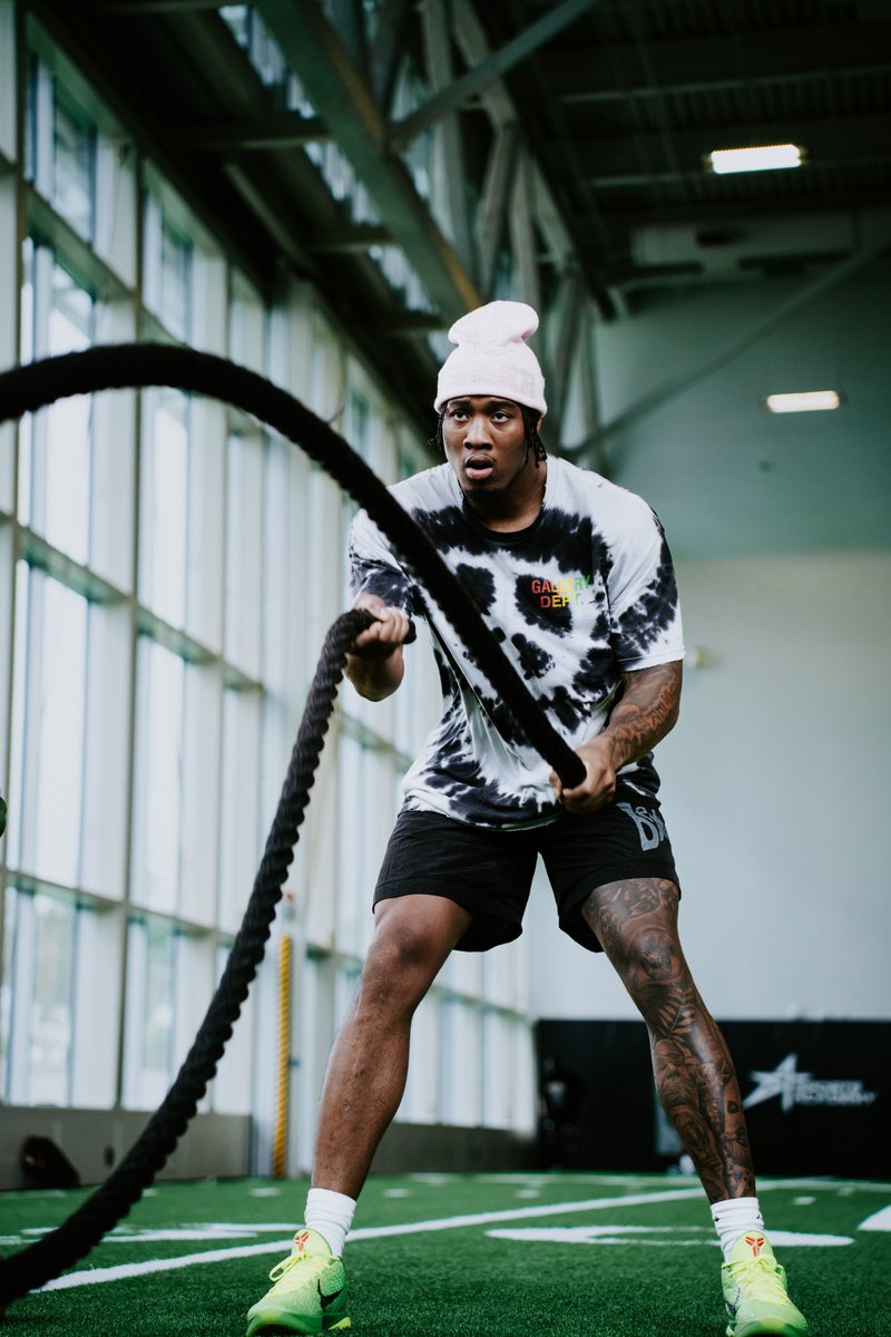 MoKnowz_'s tweet photo. The OFF SZN ⛷️ https://t.co/fkUSM8oTEZ