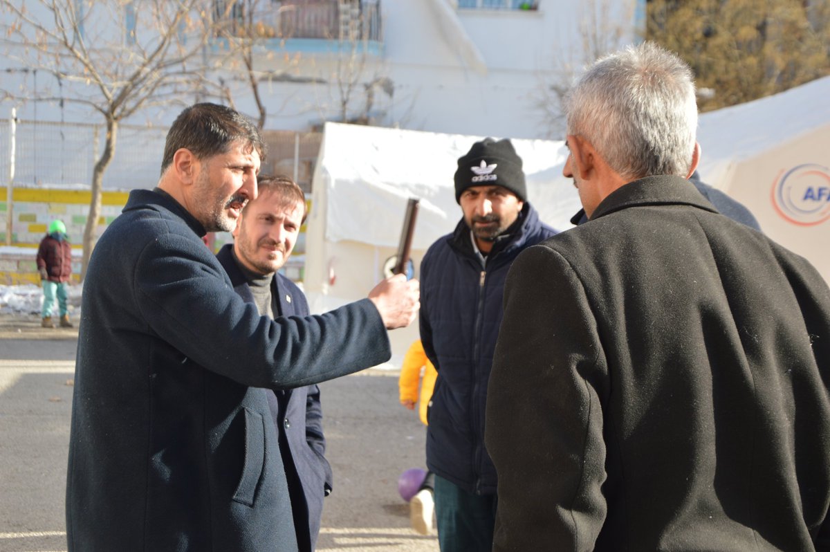 İnnalillah ve İnna İleyhi Raciun Koca yürekli, çevresine gülücükleriyle neşe saçan, deprem sürecinde enkazda bir canı kurtarmanın derdini birlikte taşıdığım güzel insan; Malatya İl Başkanımız Mehmet İlker Dönmezer kardeşim kalp krizi sonucu ruhunu Rahmanı Rahmana teslim etti.