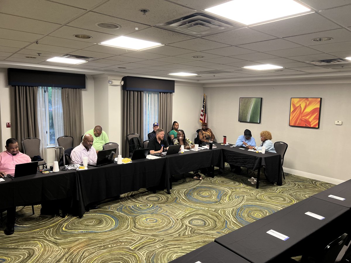 This is what Open Bargaining looks like! Local 1546-Baton Rouge, LA, members working for #LSU Tiger Trails Transit (@LSUParking) started the 1st day of negotiations for their contract with Transdev by inviting members to hear what the employer has to offer. #1u @LouisianaWorks