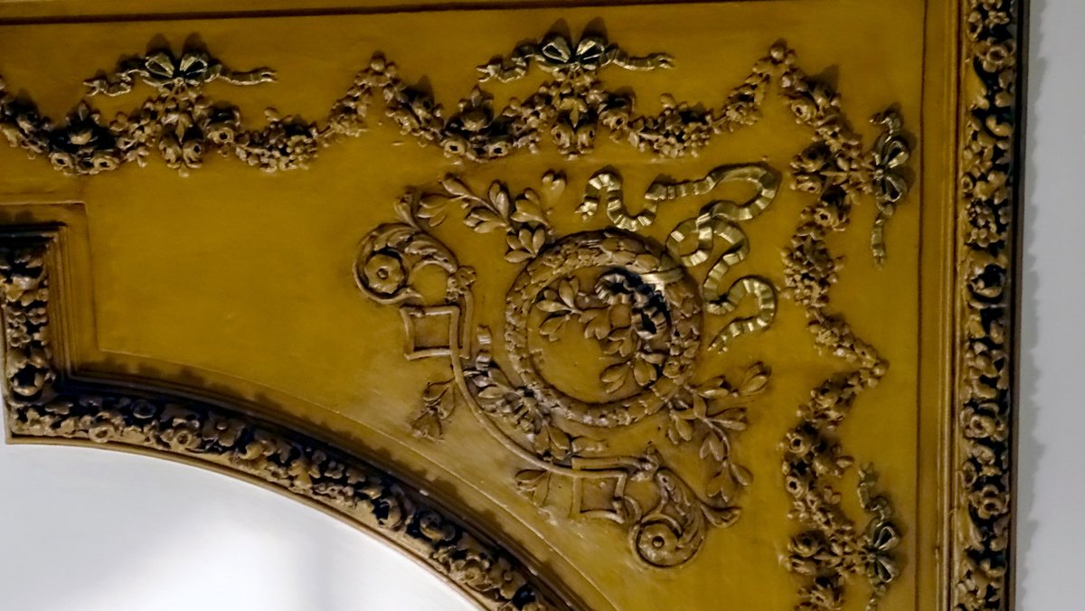 El techo del Danubio, fundado en 1936, es notable por su elegancia y estilo, típico de la arquitectura de la época. Construido con materiales de alta calidad y decorado con detalles artísticos, refleja la sofisticación y el encanto de la época de fundación.