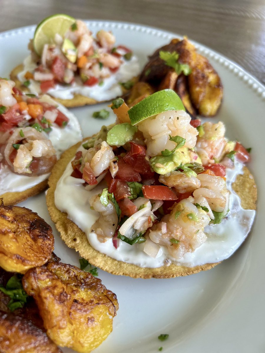 _mamahill_'s tweet photo. I just want everything to sound, feel, and taste like vacation! 
💅🏻🏝️☀️🍋‍🟩🌊🍹🌮🥗 https://t.co/BQFPsQW7rL