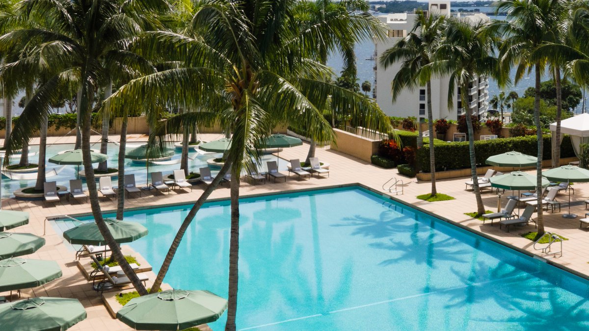 Four Seasons Hotel Miami tweet media