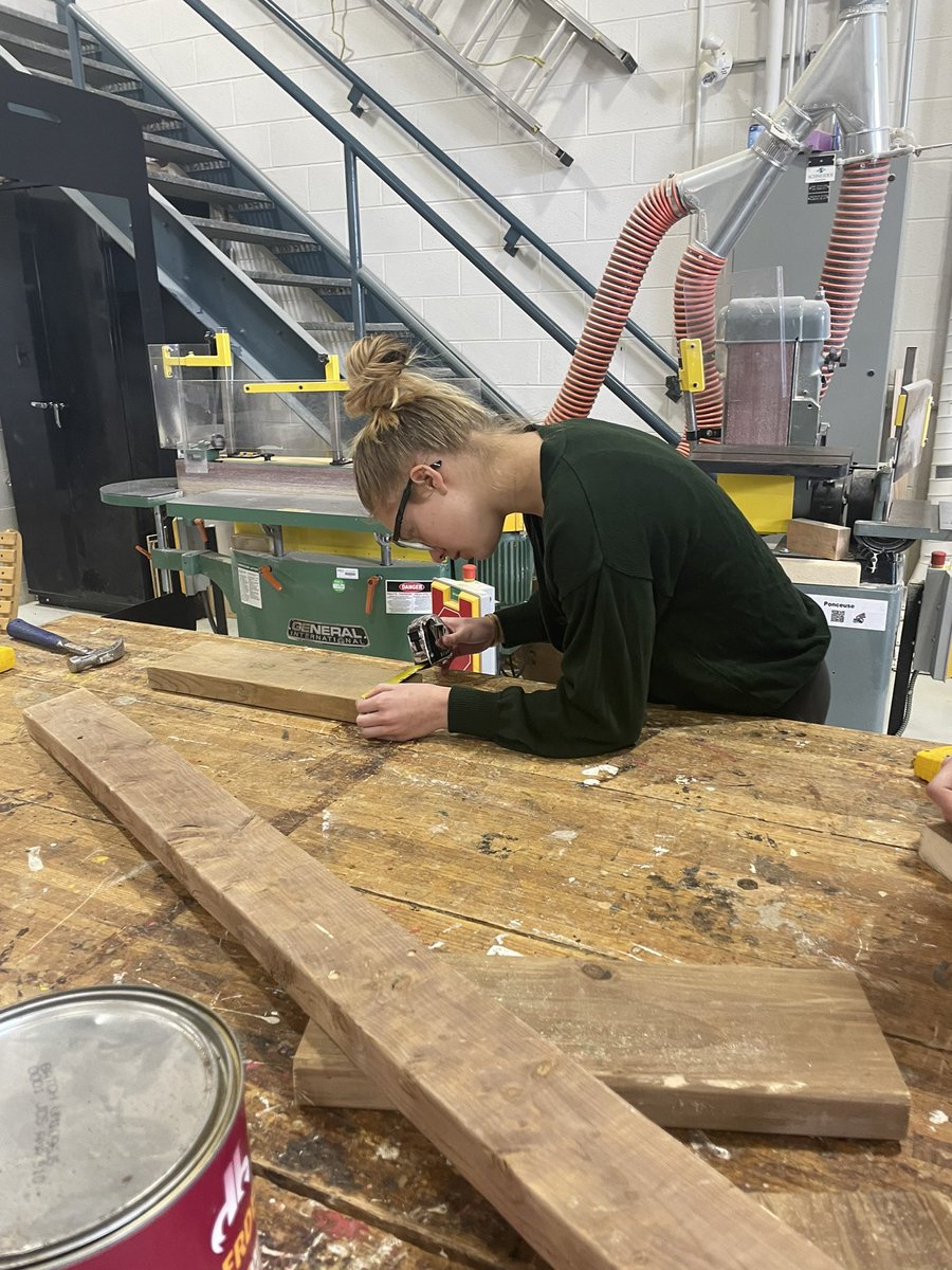 École secondaire catholique E.J. Lajeunesse tweet media