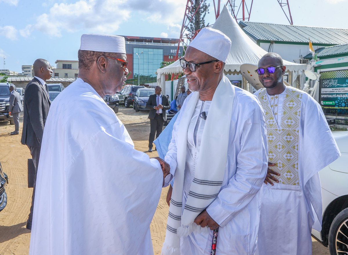 AOuattara_PRCI's tweet photo. À l'occasion de la prière de l’Aïd El-Fitr, nous avons formulé des vœux de santé et de bonheur pour nos concitoyens, et de paix pour notre beau pays.

Excellente fête de #Ramadan à toutes et à tous ! https://t.co/otsish6XXV