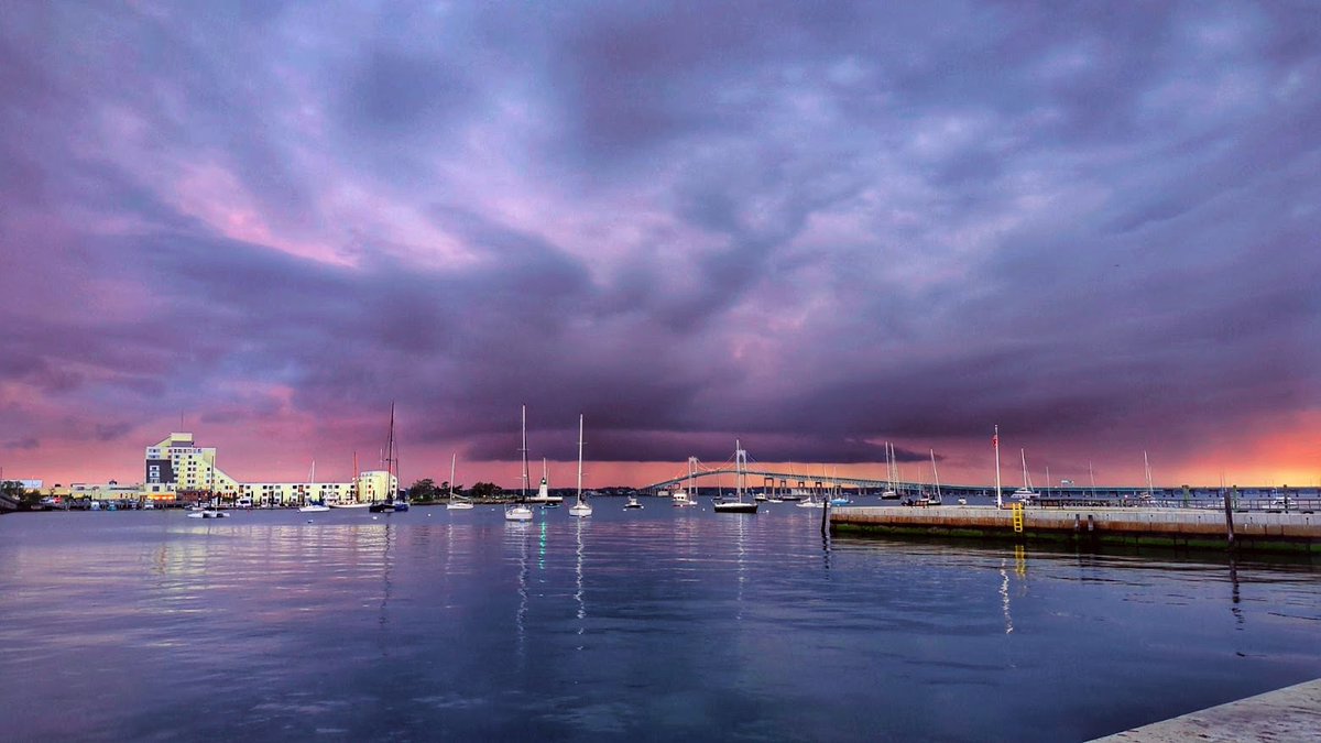 June 10, 2023  #NewportRI 

Rapidly weakening #thunderstorm at sunset over #NarragansettBay