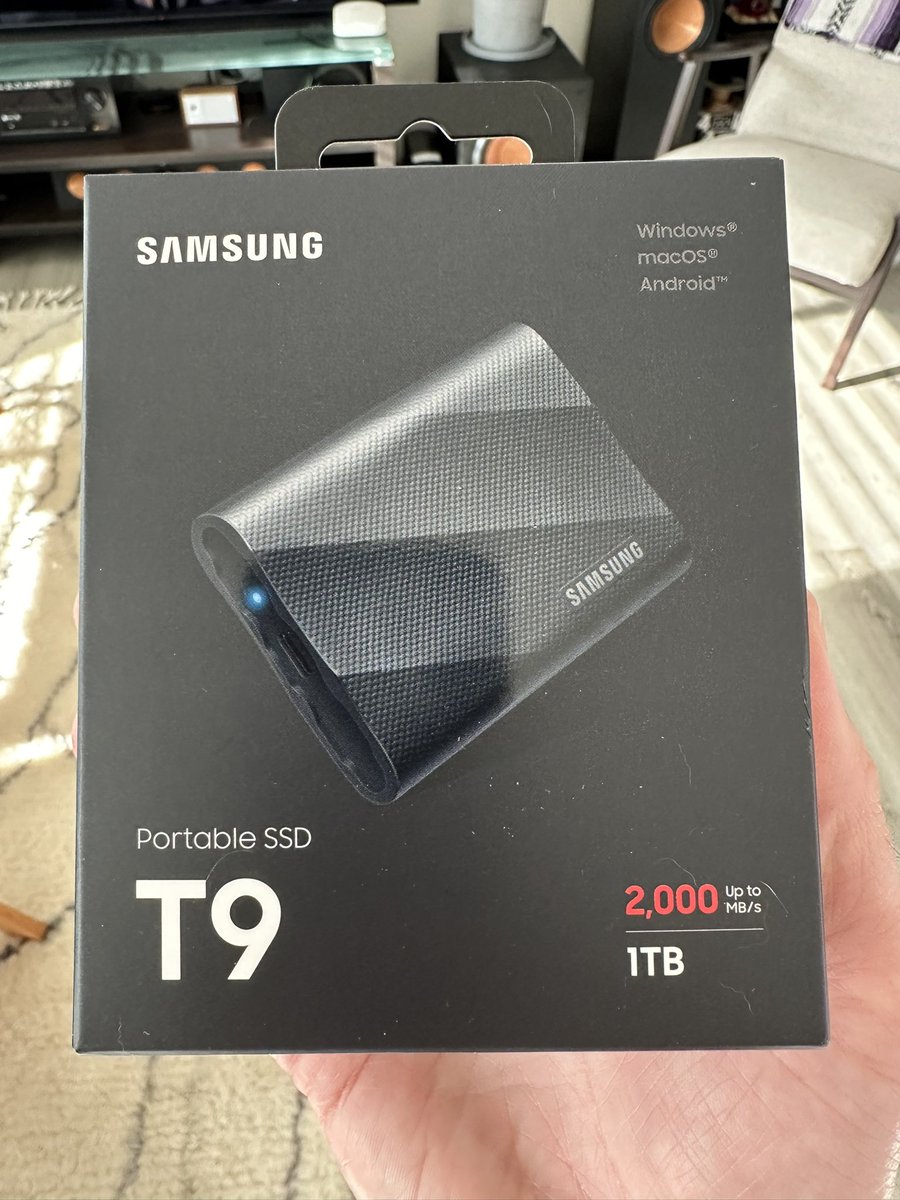 Tired of your included Tesla Sentry/Dashcam filling up constantly? I just picked up this Samsung T9 1TB from Amazon… super impressed with the speed and capacity! amzn.to/3xw9axL