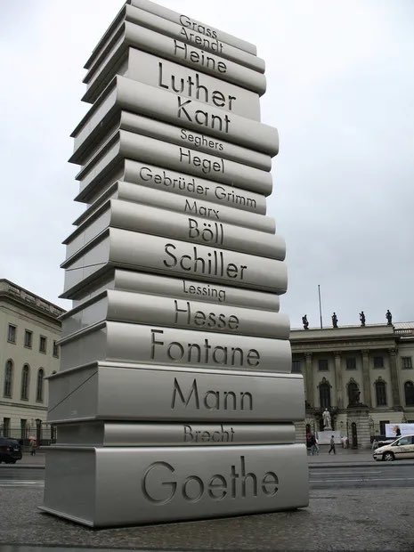 Ich hasse diese Statue. Kant soll am größten sein