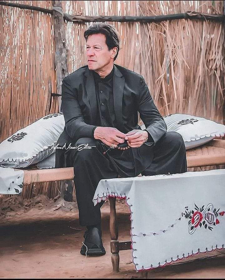 Imran also talked about an alleged assassination plot against him at the judicial complex on March 18, indicating that the complex was overtaken by numerous individuals in plain clothes 24 hours prior to his arrival. @TeamiPians #عید_عمران_خان_کےساتھ