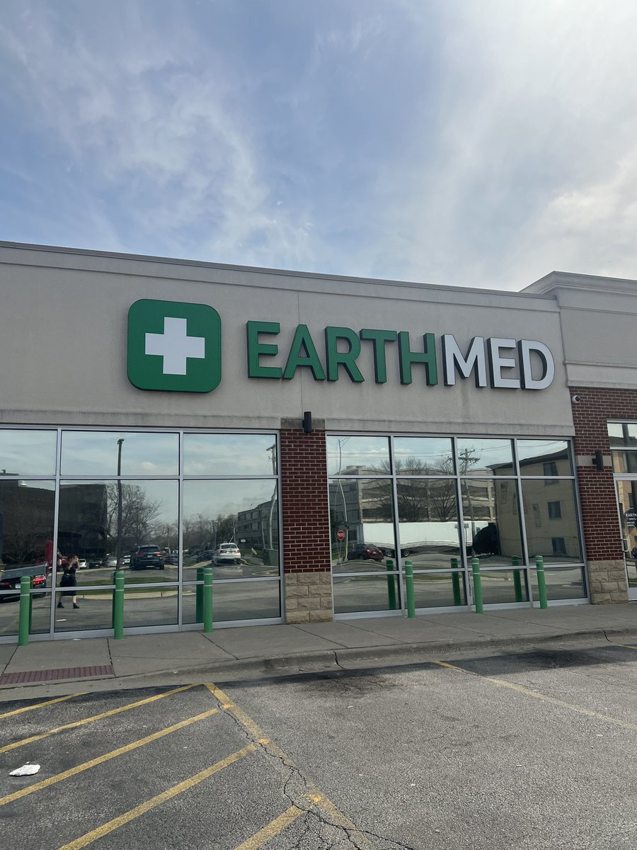 I made it to #Chicago ! Picked up some supplies for the weekend. 💁🏼‍♀️ @EarthmedRose