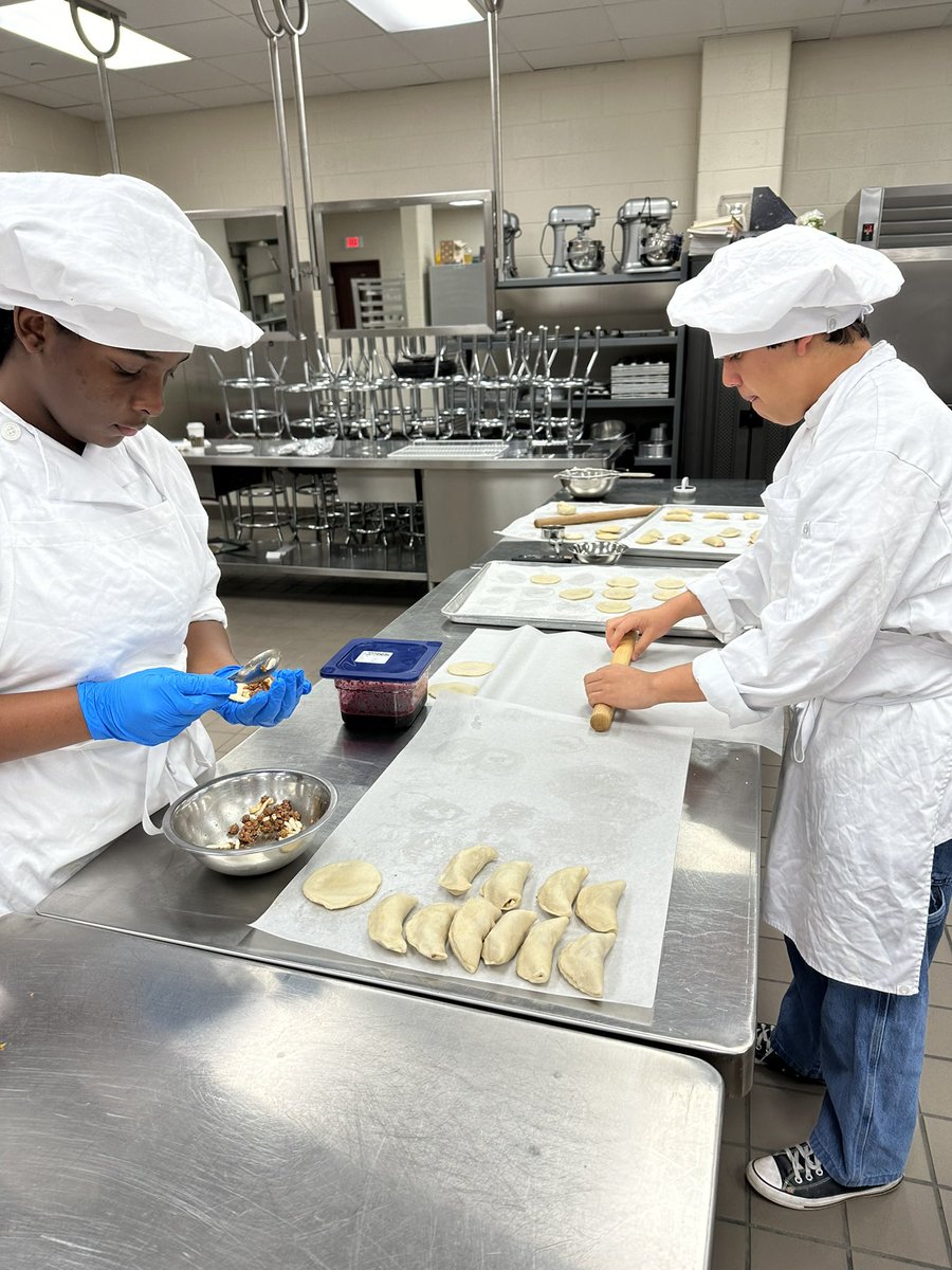 SCHS Culinary students are developing and refining their cooking skills through a course on European cuisine.#Cooking is an Art @HumbleISD_SCHS #ShineALightSCHS