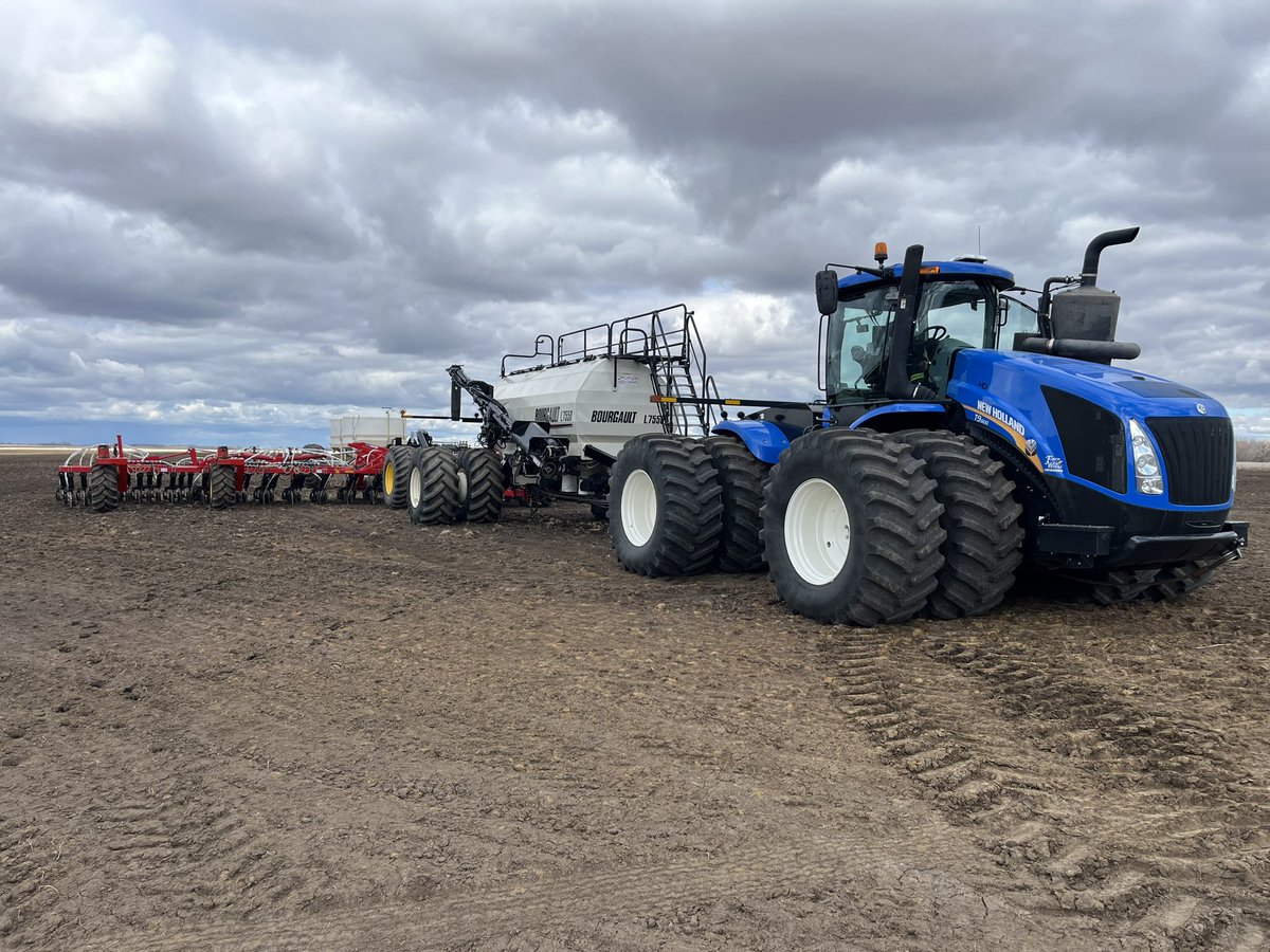 Good day for a hook up !
<a href="/NHAgriculture/">New Holland North America</a> <a href="/BourgaultAg/">Bourgault Industries</a>  #plant24