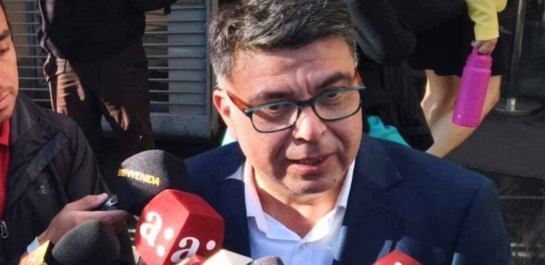 emiliorequinoa's tweet photo. #ÚltimoMinuto 🔴 Tribunal Rancagüino decretó PRISIÓN PREVENTIVA para Juan Ramón Godoy, Alcalde de #Rancagua por los delitos de cohecho, malversación de caudales públicos, fraude al fisco, lavado de activos entre otros delitos.

@AgriculturaFM https://t.co/4qRVISfMRG