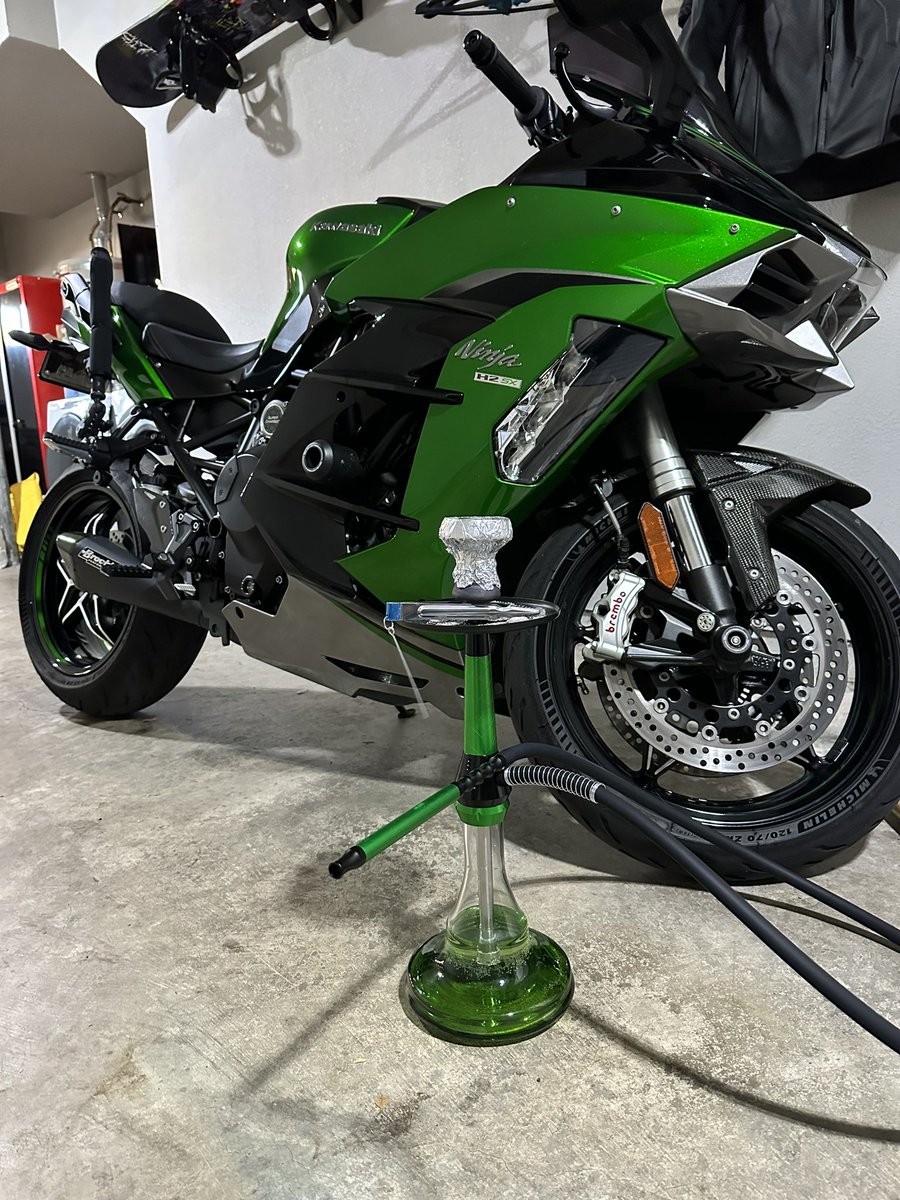 Nerdrage707's tweet photo. H2kah 

#Kawasaki #ninjah2 #supercharged #superbike #twowheels #speeddemon
#hookah https://t.co/vnE5o71aQQ