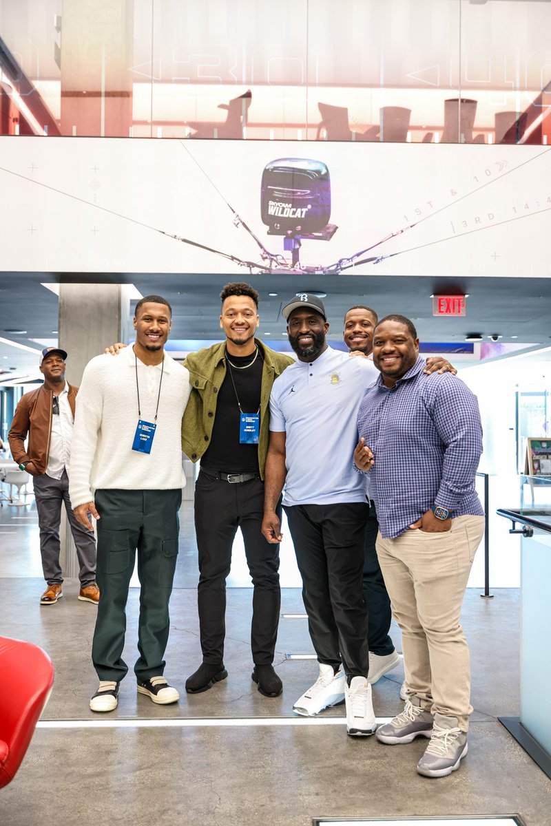 Ran into a few Bruins at the @NFL headquarters. 🐻 #BruinFamily