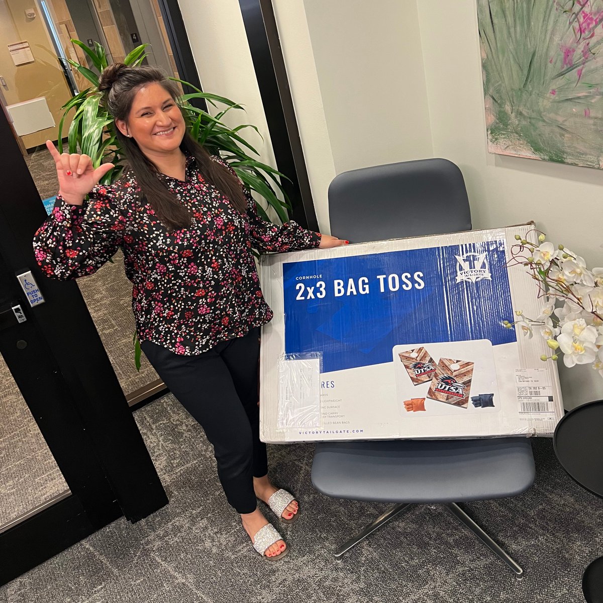 Congratulations to our Giving Day 2024 raffle winner: Teresa Sandoval from the President's Office! She won a UTSA branded cornhole set. Thank you to everyone who donated and helped support staff scholarships! #UTSA #BuildTheNest #UTSAGivingDay