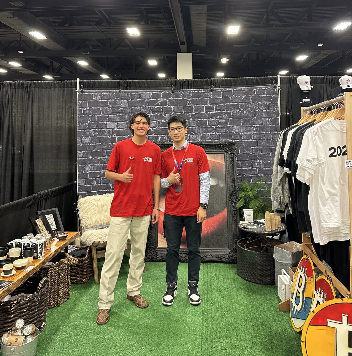 How 2 college students came together to launch their @ColosseumOrg project 

A 🧵 about the founders