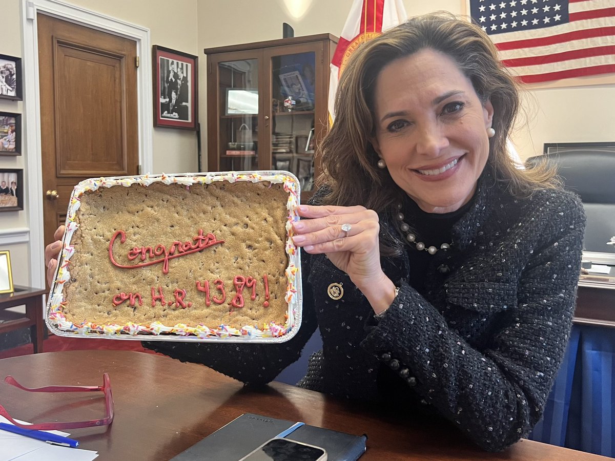 Thank you @SteveScalise for this sweet treat to celebrate the House passing my bill to protect the beautiful migratory birds of the Americas! 🐦