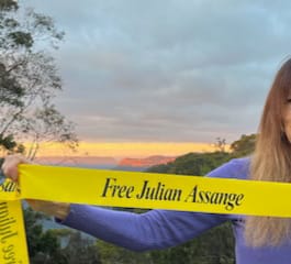 11th April in Australia; quite early & from iconic Blue Mountains, Australians have one demand for @RishiSunak @POTUS @AlboMP: #FreeAssange. Stop this shameful trial. We remember that Assange was rendered from the Ecuadorian Embassy 5 years ago, we remember @Keir_Starmer's role.