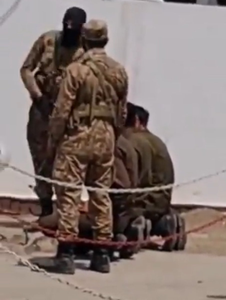 AnwarLodhi's tweet photo. This click sums up the real problem Pakistan has been facing since independence. https://t.co/ff2blTbzWx