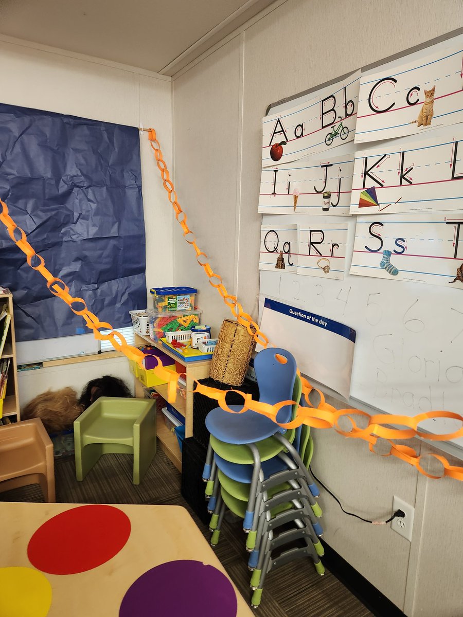 It's Work together Wednesday for CD2 and we made paper garlands to decorate the family picnic on Friday. We cut and glued as a group and had so much fun doing it! #angeloakes #weekoftheyoungchild