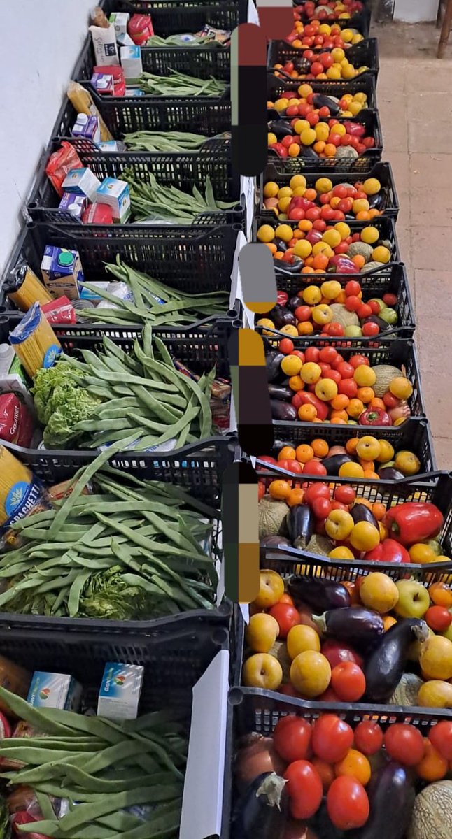 alimentsmaresme's tweet image. Una setmana més la nostra xaxa de col·laboradores ens permet  repartir  el cabàs de #CalComú de #Cabrils
Gràcies al banc d'aliments de @Mercabarna_mb, @lanau_org,  @espigoladors, @irtacat i #federacioSelmar
 @tweetplanetario @ajcabrils @cpatzari