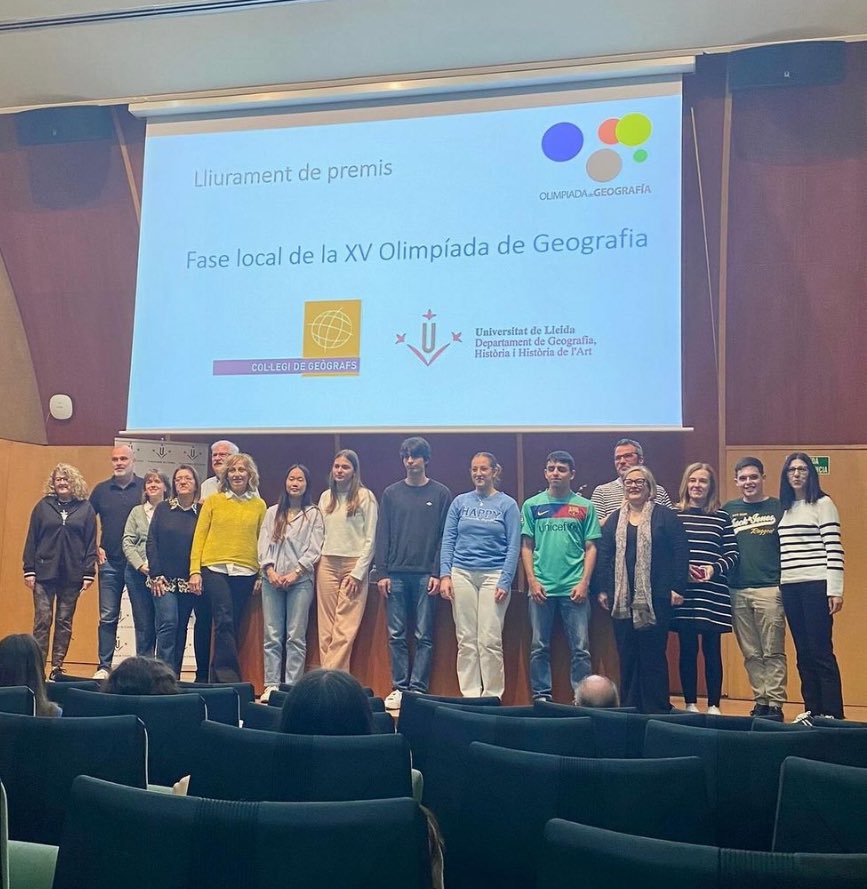 IV Premis Georecerca, Jornada Geogràfica de Recerca. <a href="/GeosocUdL/">Geografia_UdL</a> <a href="/IceUdl/">ICE UdL</a>
🥇 Jordina Farràs Garsaball, amb “La variació de la freqüència de reg en la pagesia de Térmens degut a la sequera” 🥈per Marina Lu Tribó Serveto, “Contaminació de l’aire, pol.lució ambiental a Gerb”.
#2Batx