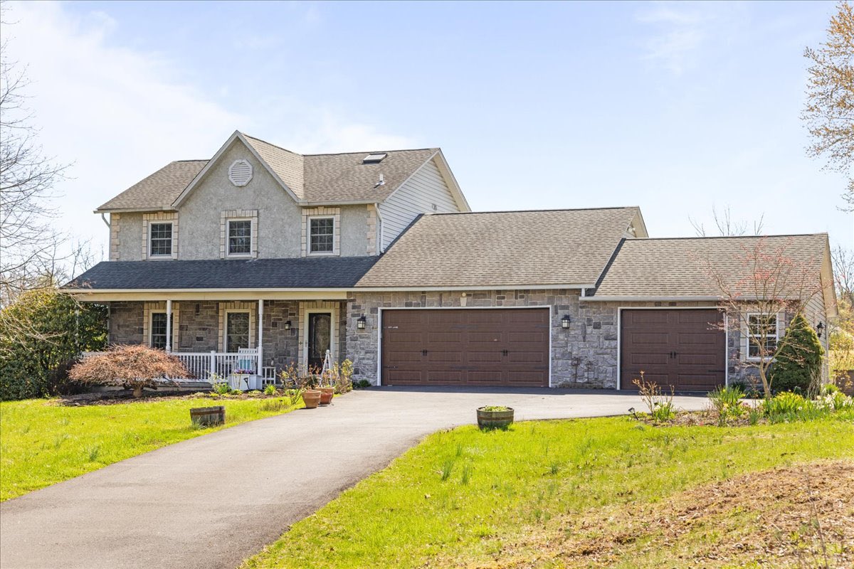 bobkelleyteam's tweet photo. ▪️  N E W  L I S T I N G  ▪️
🛏  3 Beds
🛁  2.5 Baths
🏡  3.73 Acres
📍  Collegeville
🎒  Methacton Schools
💰  $675,000
📱  More Details: https://t.co/KH68cj3iKz https://t.co/m7LBLrnq9M