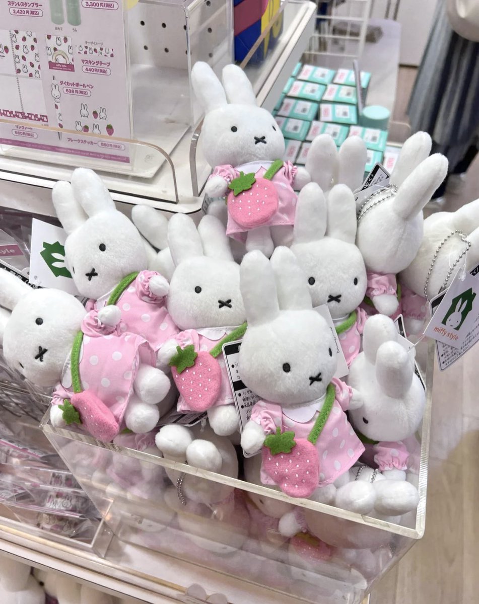 piinkimi_'s tweet image. strawberry miffy