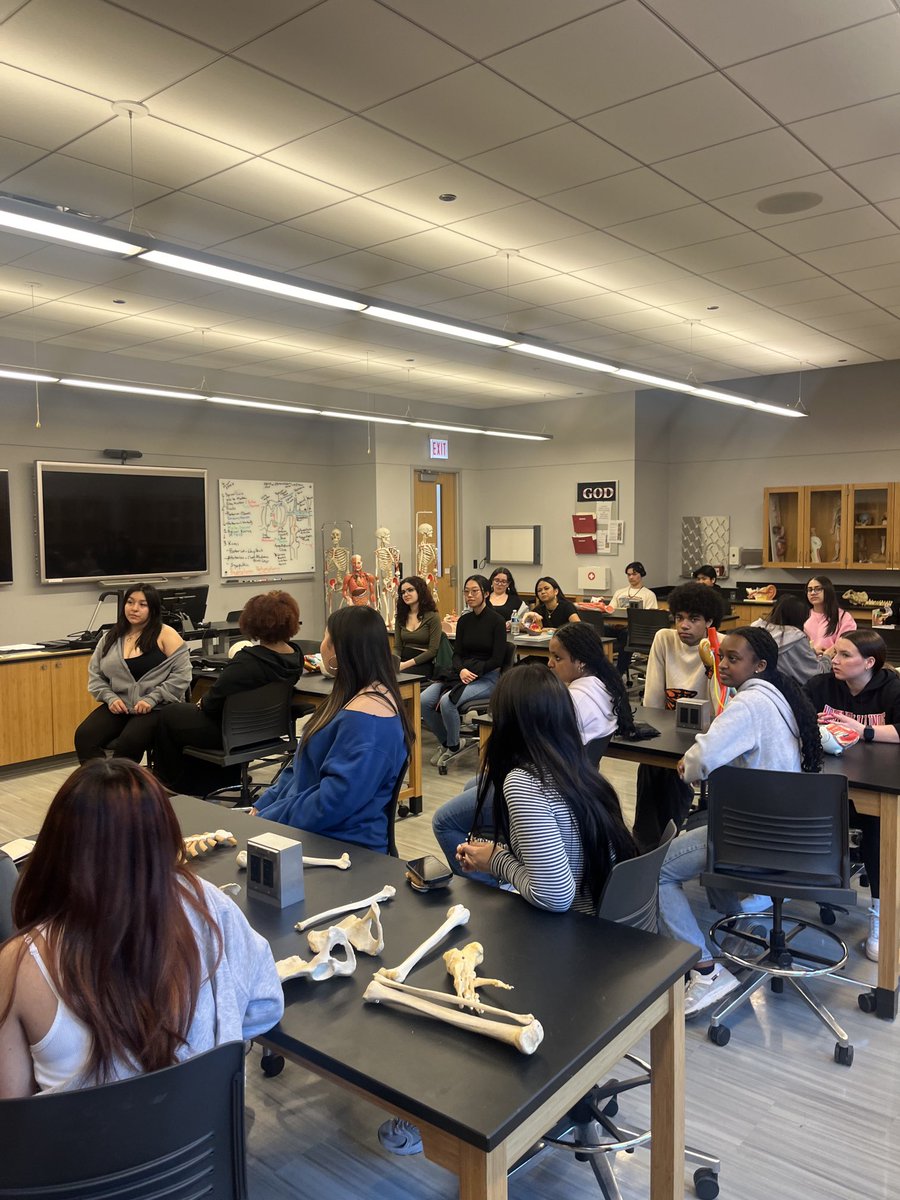 Angela Mell tweet media