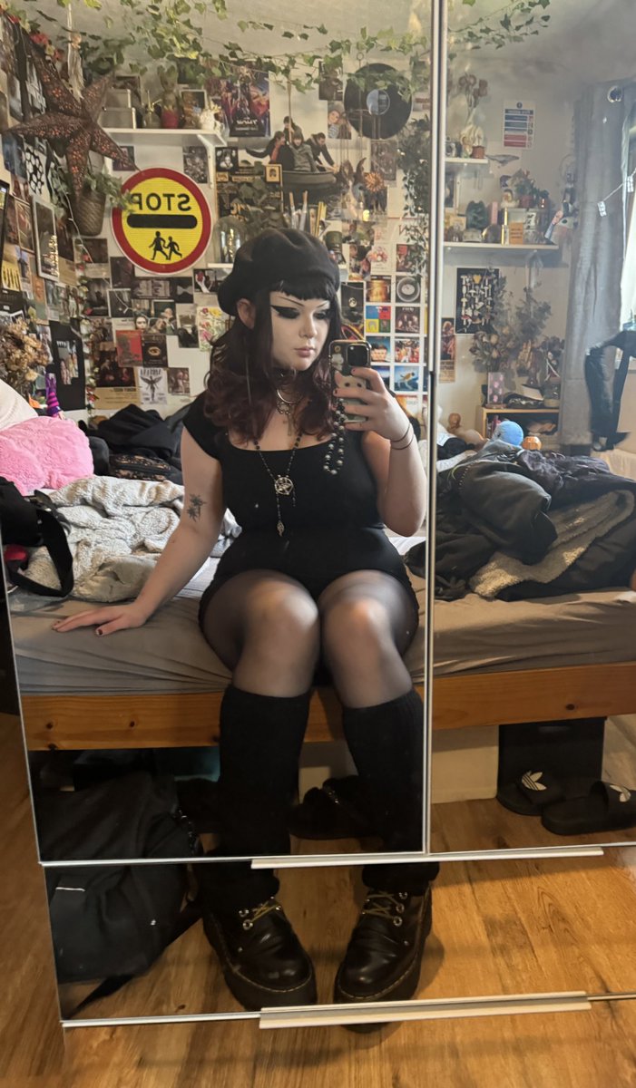 biyearly reminder that i am both hot AND sexy and i am doing really well right now>:3