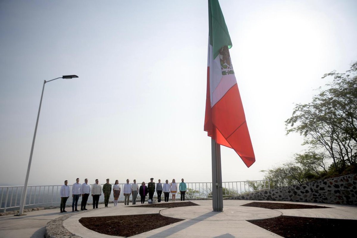 Esta mañana en Cerro Gordo asistimos al Izamiento de nuestra bandera nacional en memoria del “Caudillo del Sur”, y posteriormente en Rinconada, llevamos a cabo la Guardia de Honor al General Emiliano Zapata con motivo de su 105 aniversario luctuoso. La lucha del Gral. Emiliano