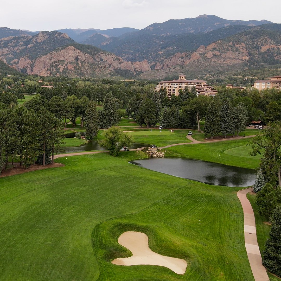 Practice your swing this spring with our Unlimited Spring Golf Getaway package! There’s no better way to enjoy April than with luxurious accommodations, Rocky Mountain views, and all the golf you can play ➡️ bit.ly/3TR5j5U